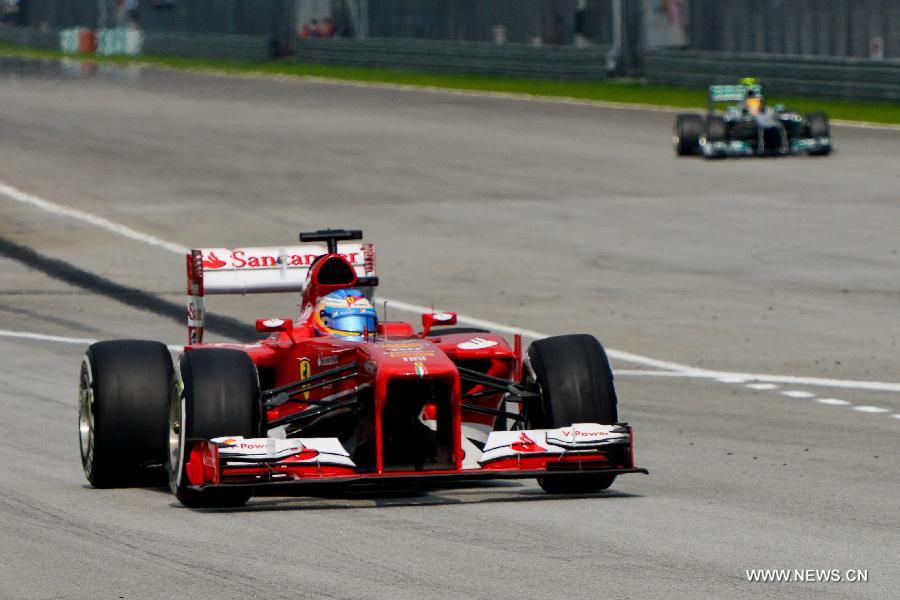 Ferrari driver Fernando Alonso of Spain competes during the qualifying session for the Malaysian F1 Grand Prix at Sepang International Circuit outside Kuala Lumpur, Malaysia, March 23, 2013. (Xinhua/Zhang Wenzong)