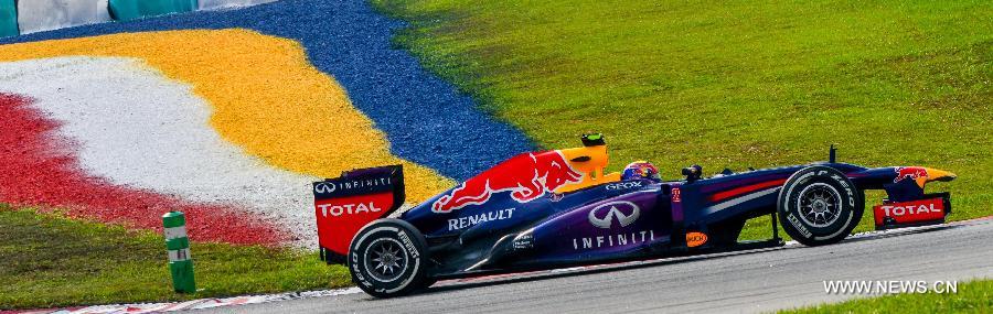 Red Bull driver Mark Webber of Australia steers his car during the qualifying session for the Malaysian F1 Grand Prix at Sepang International Circuit outside Kuala Lumpur, Malaysia, March 23, 2013. (Xinhua/Zhang Wenzong)