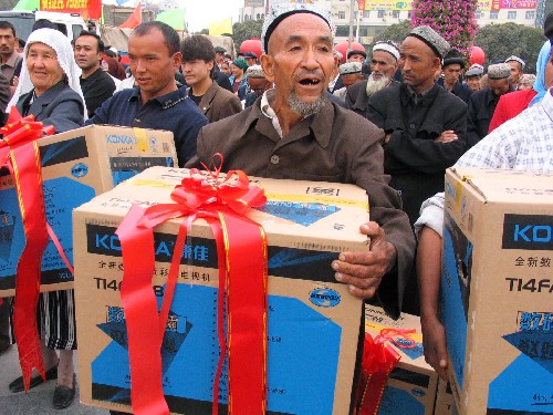 'Appliances going to the countryside' [Photo / Xinhua]