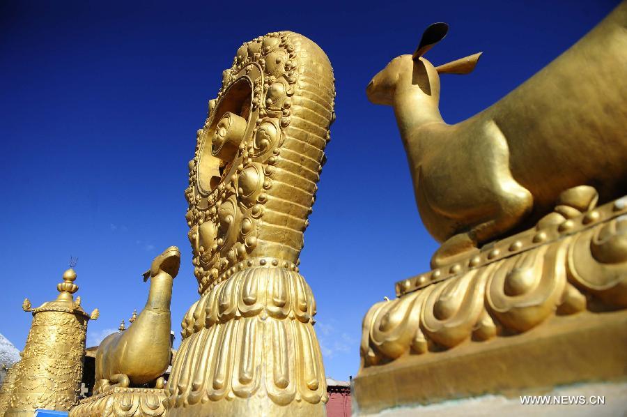 Photo taken on March 23, 2013 shows the golden roof of the Zandan Monastery in Suoxian County of the Nagqu Prefecture, southwest China's Tibet Autonomous Region. 