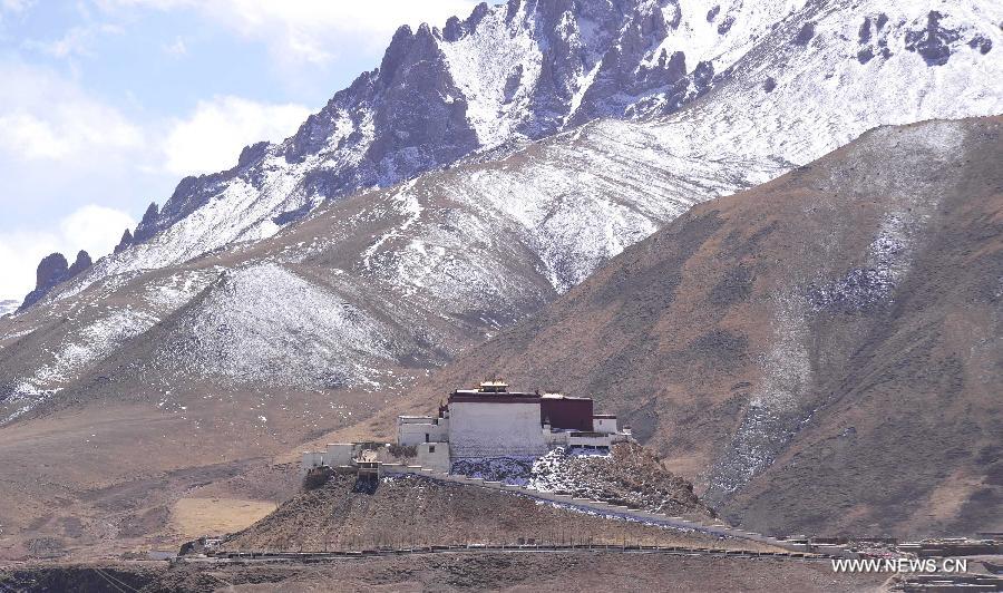 Photo taken on March 23, 2013 shows the Zandan Monastery in Suoxian County of the Nagqu Prefecture, southwest China's Tibet Autonomous Region. 