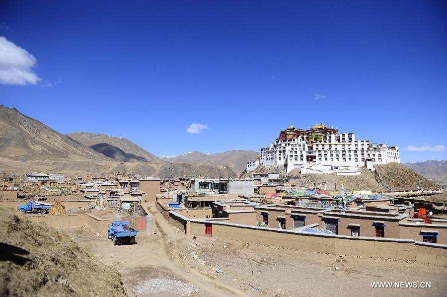 Photo taken on March 23, 2013 shows the Zandan Monastery in Suoxian County of the Nagqu Prefecture, southwest China's Tibet Autonomous Region. 