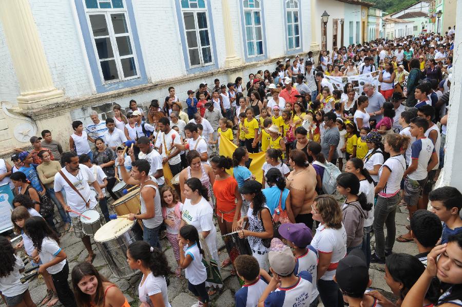 Children attend Holy Week Parade for Peace in Brazil