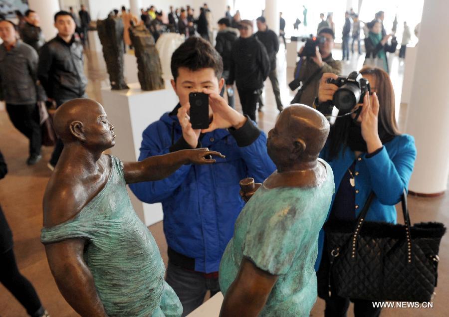 CHINA-QINGDAO-SCULPTURE EXHIBITION (CN)