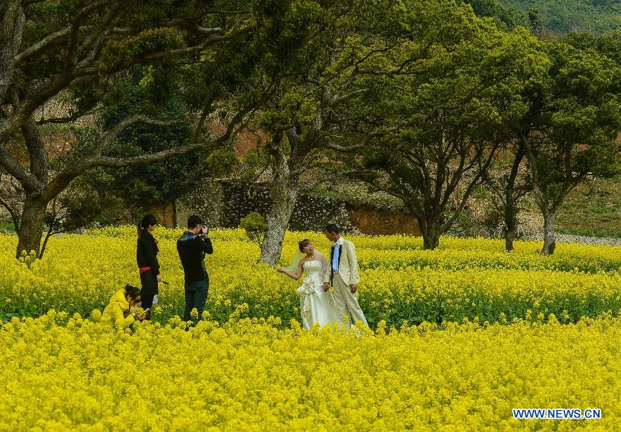 CHINA-ZHEJIANG-ZHOUSHAN-ELDERLY COUPLE-WEDDING DRESS PHOTO (CN)