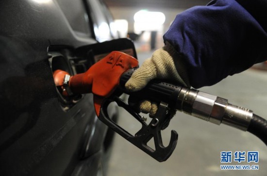 A staff worker refuels a car in a gas station, in Shijiazhuang, Hebei Province, on March 27, 2013. 