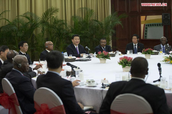 Chinese President Xi Jinping (4th R) attends a breakfast meeting with African leaders in Durban, South Africa, March 28, 2013.
