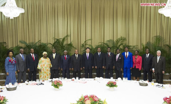 Chinese President Xi Jinping (C) poses for a group photo with African leaders after a breakfast meeting in Durban, South Africa, March 28, 2013.