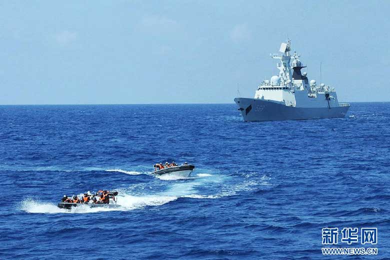 Motor boats carrying marine commandos head towards the &apos;target&apos; ship during a maritime exercise conducted on March 28, 2013, by a contingent of China&apos;s South Sea Fleet that is on a patrol mission in South China Sea.[Photo:Xinhua] 