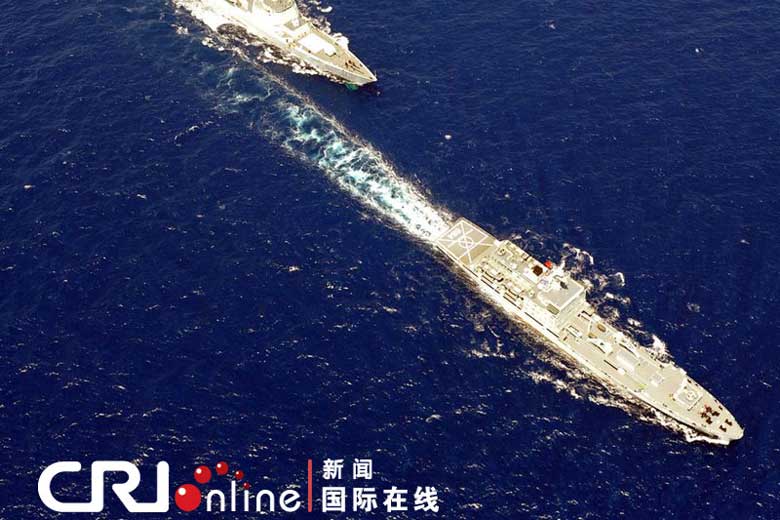 A contingent of China&apos;s South Sea Fleet that is on a patrol mission in South China Sea conducts a maritime exercise on March 28, 2013. [Photo:CRI online] 