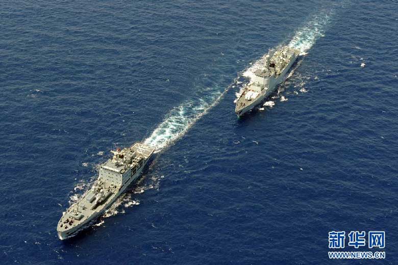 A contingent of China&apos;s South Sea Fleet that is on a patrol mission in South China Sea conducts a maritime exercise on March 28, 2013. [Photo: Xinhua] 