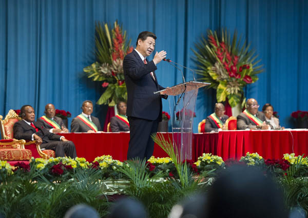Chinese President Xi Jinping(front) delivers a speech at the Congolese parliament in Brazzaville, capital of the Republic of Congo, March 29, 2013. Xi arrived in Brazzaville Friday for a state visit to the Republic of Congo.