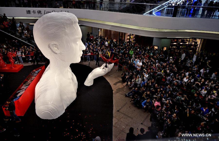 A five-metre-high sculpture of late Hong Kong singer Leslie Cheung is seen displayed at an exhibition for paying tribute to Cheung in Hong Kong, south China, March 30, 2013. The exhibition is held to mark the 10th anniversary of the death of Leslie Cheung, who leapt to his death from a hotel in Hong Kong on April 1, 2003. 