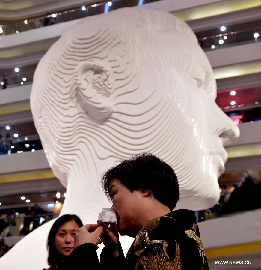 A five-metre-high sculpture of late Hong Kong singer Leslie Cheung is seen displayed at an exhibition for paying tribute to Cheung in Hong Kong, south China, March 30, 2013. The exhibition is held to mark the 10th anniversary of the death of Leslie Cheung, who leapt to his death from a hotel in Hong Kong on April 1, 2003. 