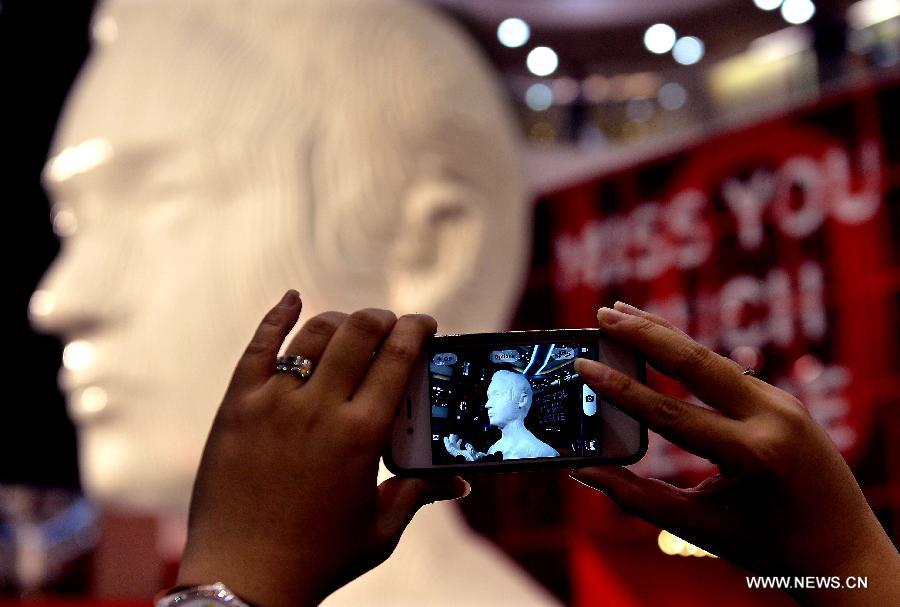 A five-metre-high sculpture of late Hong Kong singer Leslie Cheung is seen displayed at an exhibition for paying tribute to Cheung in Hong Kong, south China, March 30, 2013. The exhibition is held to mark the 10th anniversary of the death of Leslie Cheung, who leapt to his death from a hotel in Hong Kong on April 1, 2003. 