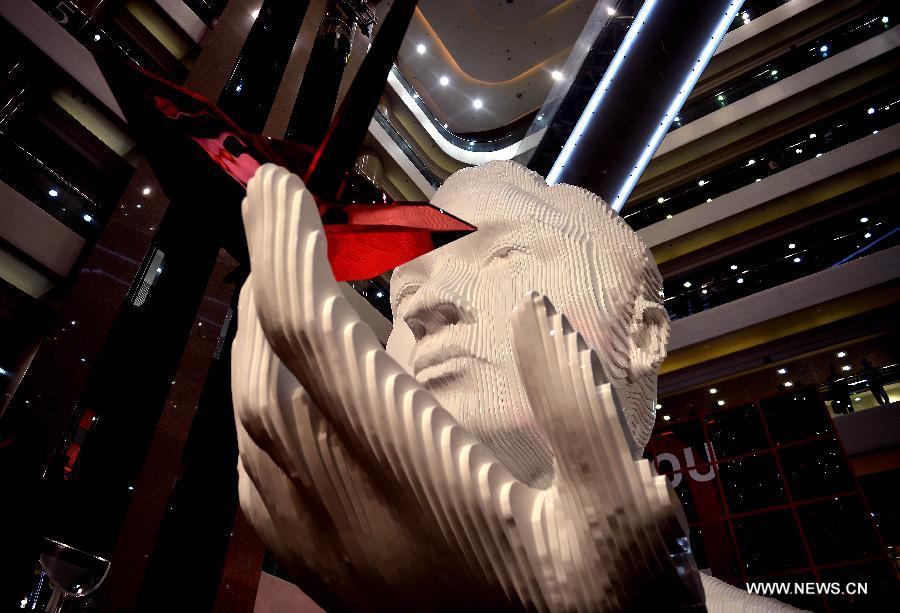 A five-metre-high sculpture of late Hong Kong singer Leslie Cheung is seen displayed at an exhibition for paying tribute to Cheung in Hong Kong, south China, March 30, 2013. The exhibition is held to mark the 10th anniversary of the death of Leslie Cheung, who leapt to his death from a hotel in Hong Kong on April 1, 2003. 