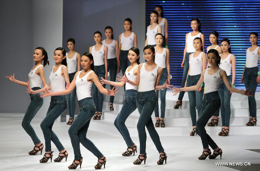 Contestants perform during the 8th China Super Model Final Contest in Beijing, capital of China, March 30, 2013. [Wan Xiang/Xinhua]