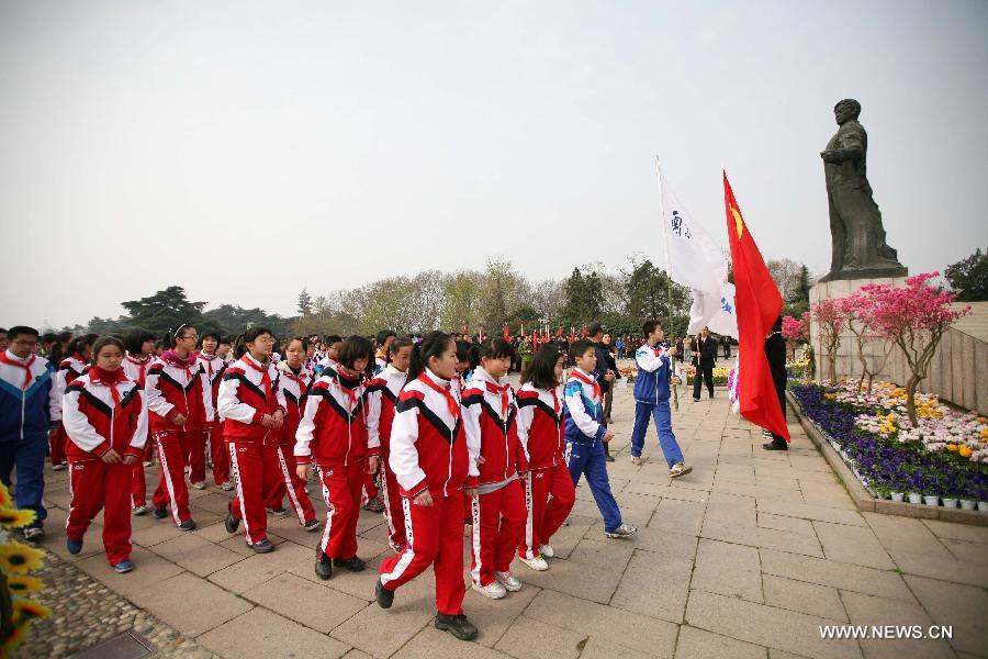 #CHINA-QINGMING FESTIVAL-MEMORIAL CEREMONIES (CN)