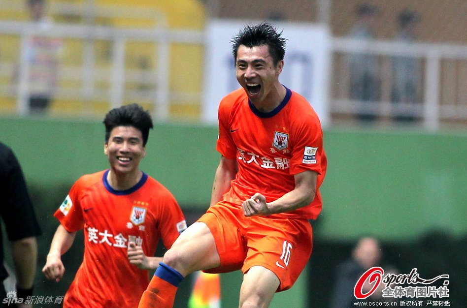 Zheng Zheng of Shandong Luneng celebrates scoring in a CSL match in Guangzhou on March 31, 2013. 