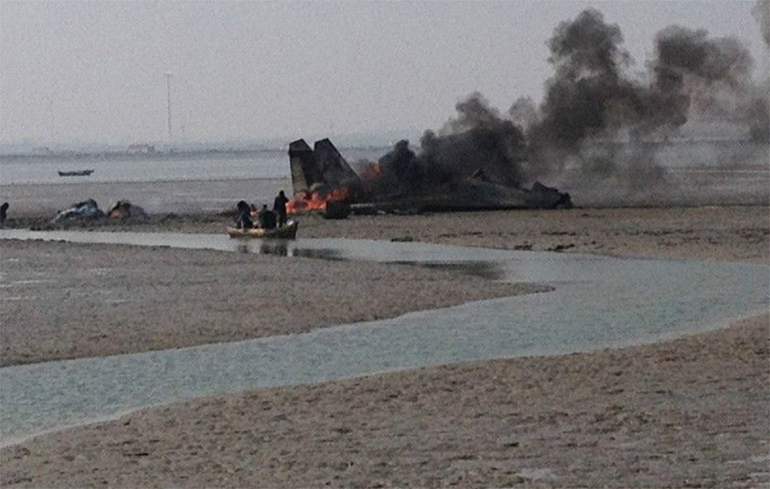 A Su-27 fighter jet crashed near the city of Rongcheng in east China&apos;s Shandong Province Sunday afternoon, leaving two pilots dead. No collateral damage on the ground was reported, according to the PLA air force. [Photo/jschina.com.cn] 