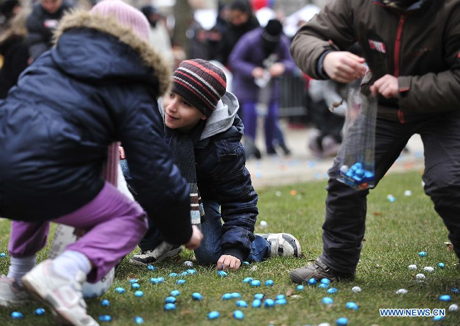 Children collect Easter eggs in a park in Brussels, Belgium, March 31, 2013. 