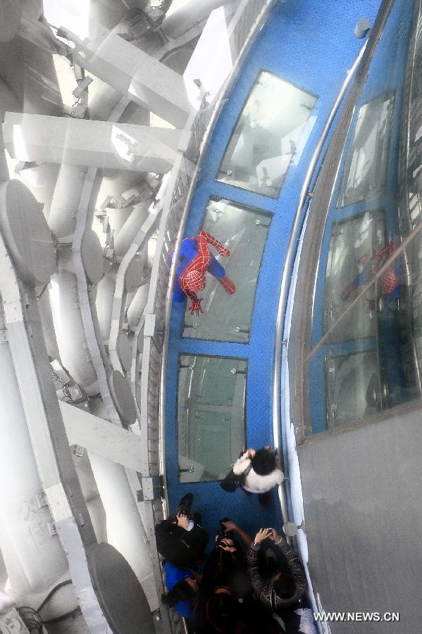 1000 Meter Long Spider Walk Of Canton Tower Opens Cn