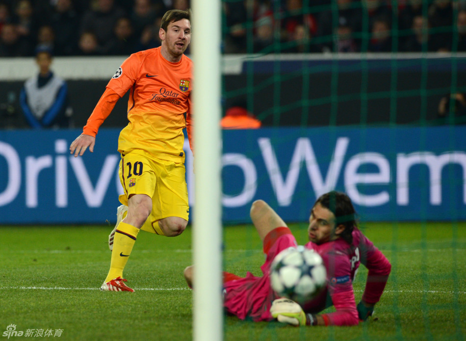 Messi opens the scoring for Barcelona. 