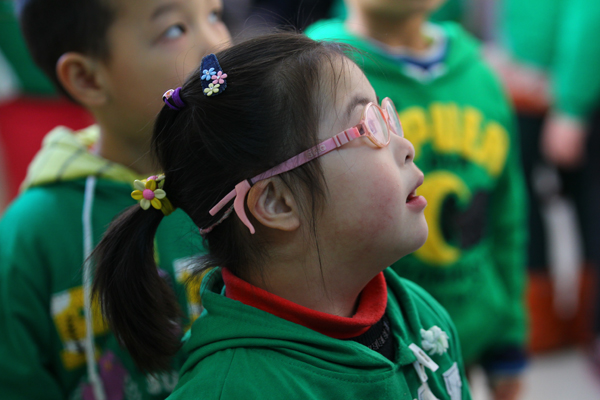 Beijing's Kangnazhou aims to provide care and life skill trainings to autistic youngsters. The training courses include baking and basic computer skill.