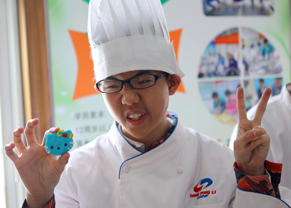 Beijing's Kangnazhou aims to provide care and life skill trainings to autistic youngsters. The training courses include baking and basic computer skill.