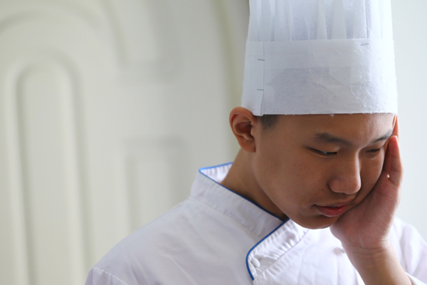 Beijing's Kangnazhou aims to provide care and life skill trainings to autistic youngsters. The training courses include baking and basic computer skill.