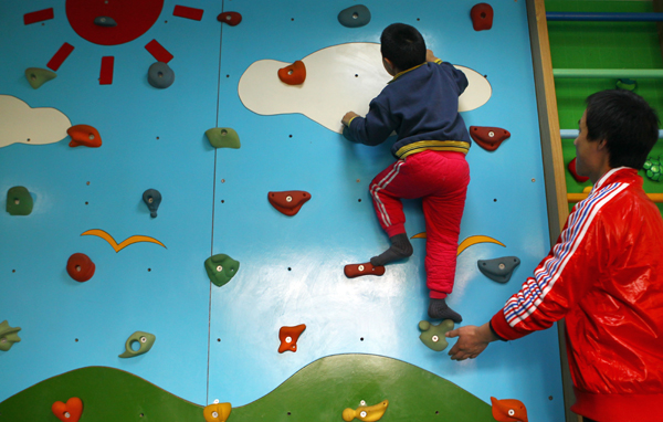 With increasing concern toward the autism community, hundreds of facilities and institutes for autistic children, like the Beijing's Haidian Modern Kindergarten, have sprung up all over the country.