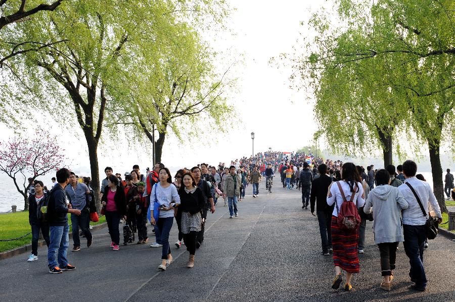 CHINA-HANGZHOU-QINGMING FESTIVAL-WEST LAKE (CN)