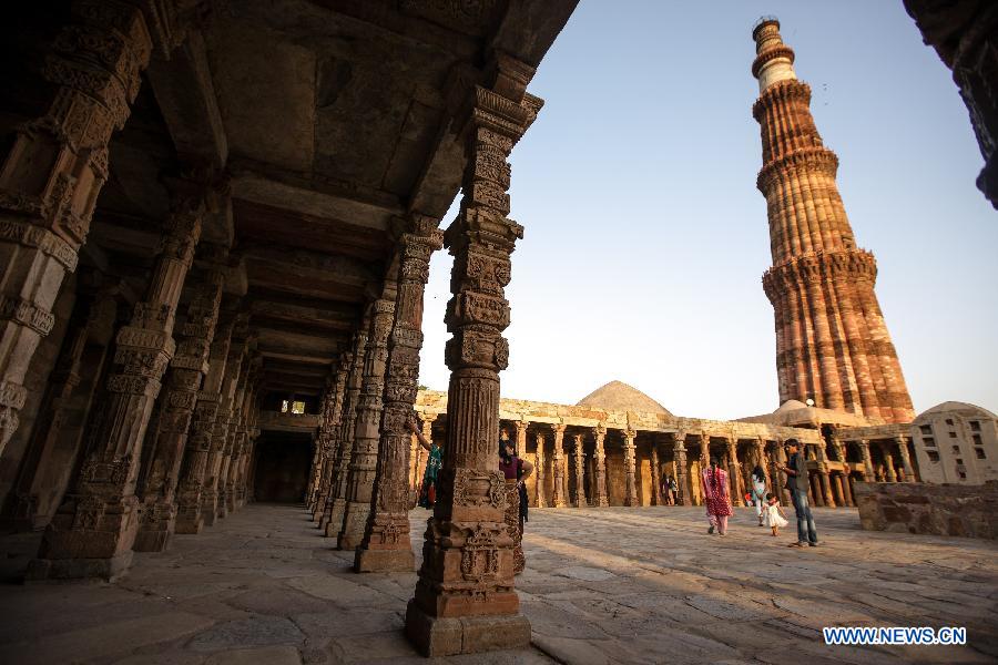 INDIA-NEW DELHI-ARCHITECTURE-QUTAB MINAR