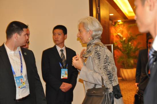 IMF Chief Christina Lagarde arrives at the BFA Hotel on April 6 to attend the Boao Forum for Asia 2013 Annual Conference, which runs from April 6 to April 8 in Hainan, China. [Gong Jie/China.org.cn]