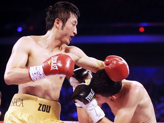  Zou Shiming in action in his debut professional fight.