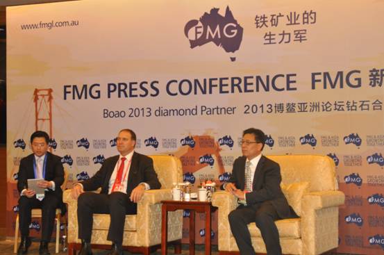 Neville Power (Center), CEO of FMG, attends the Boao Forum for Asia and says that FMG plans to go public in Shanghai or Hong Kong. [Gong Jie/China.org.cn]