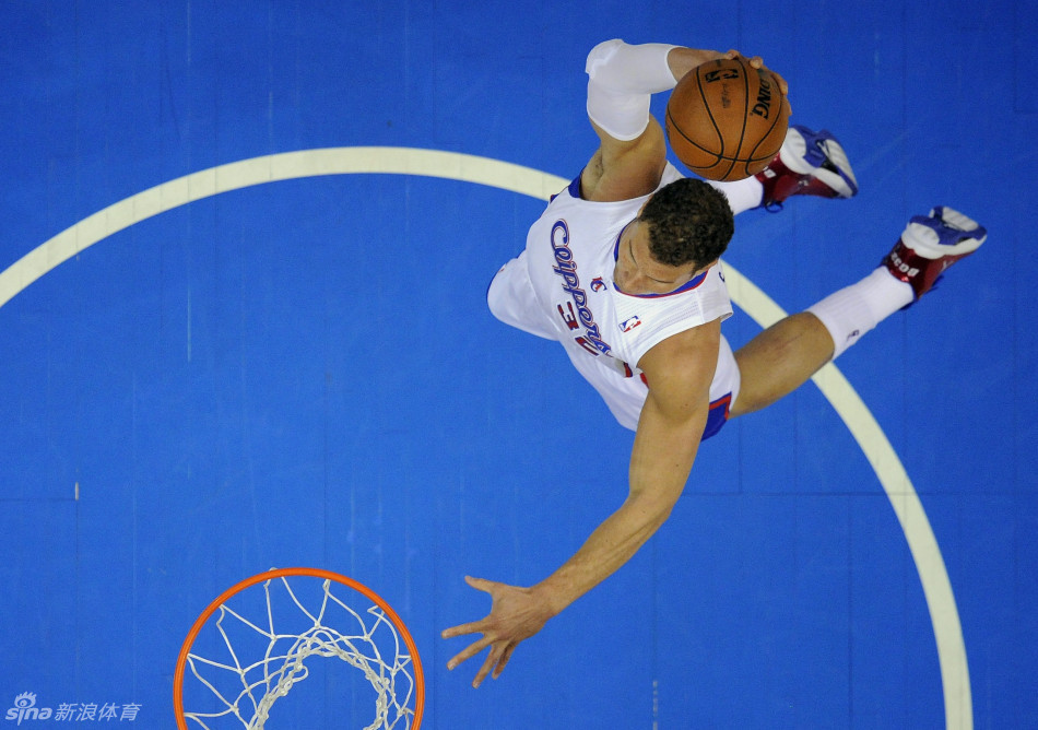Griffin goes up for a dunk. 