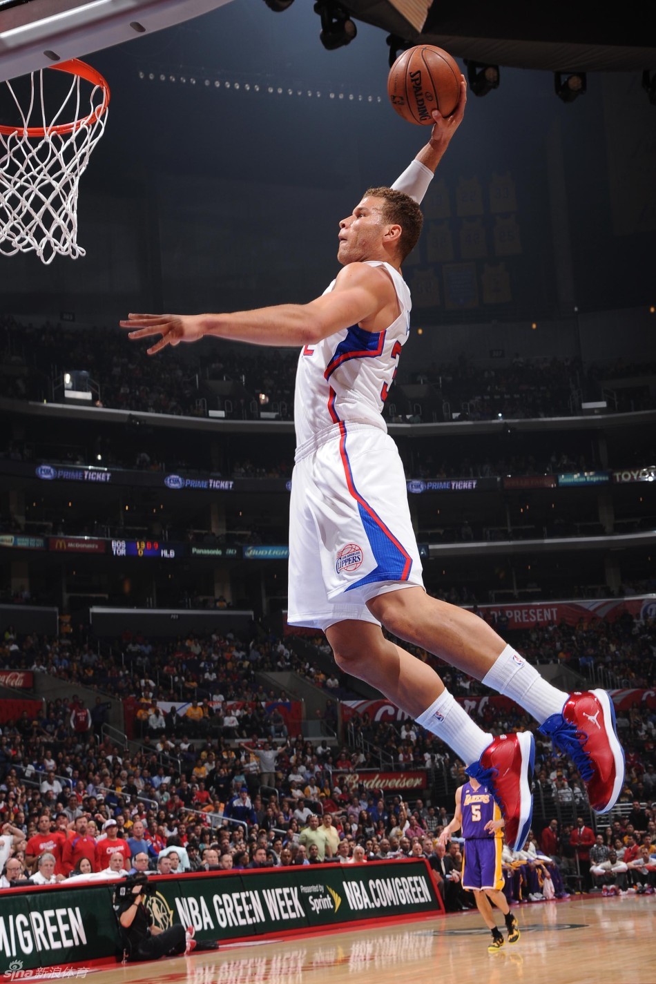 Griffin goes up for a dunk. 