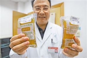 昨日，深圳市中医院推出预防人感染H7N9禽流感中药汤剂。 晶报记者 成江/摄