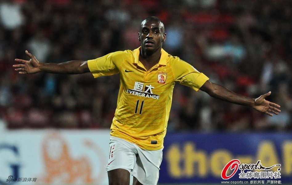 Muriqui celebrates after scoring the opener. 