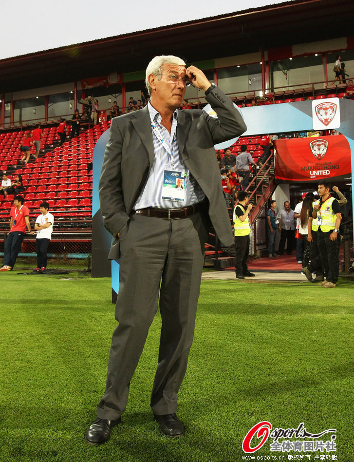 Lippi on the sideline.