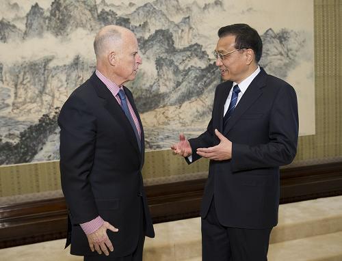 Premier Li Keqiang meets the governor of California, Jerry Brown in Beijing.