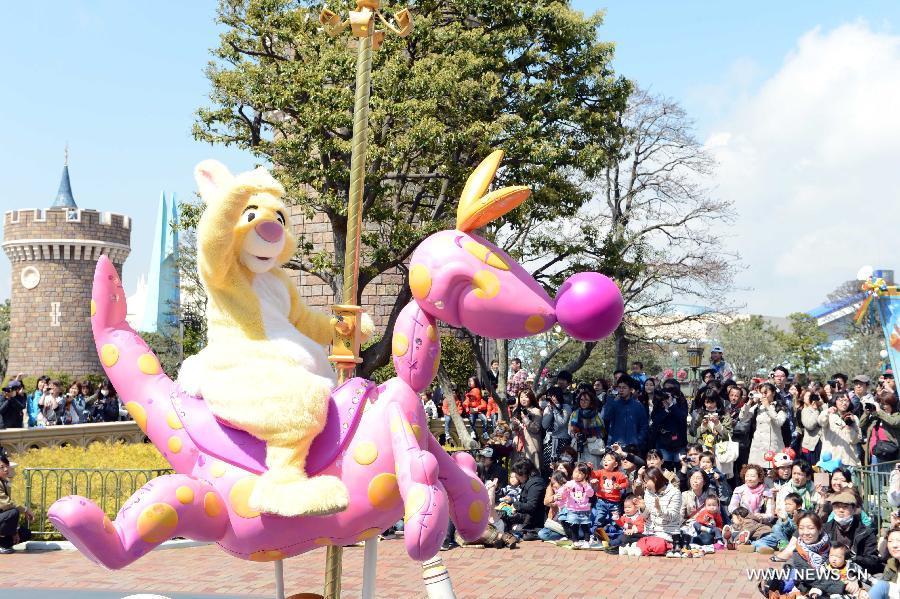 Tokyo Disneyland, the world's third Disney amusement park, started a new noon parade to mark its 30th anniversary.