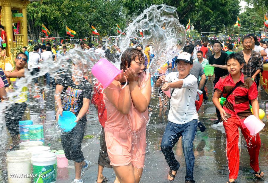 CHINA-YUNNAN-WATER SPLASHING FESTIVAL(CN)