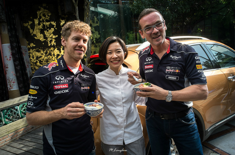  Vettel samples authentic local Shanghai cuisine in China before F1 Chinese GP.