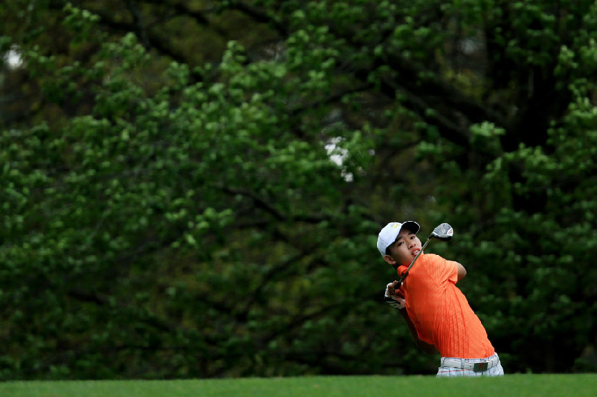 Guan, the youngest player in Masters history, advanced with a three-over par 75 and stood at four-over 148 after 36 holes. [Photo / Sina.com.cn]