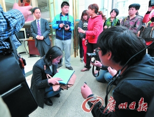 After a one-day trial, the Intermediate People's Court in Yongzhou City of Hunan Province denied Tang Hui's request for 1,463.85 yuan (US$234) in compensation from the city's re-education through labor commission for infringing upon her personal freedom. 