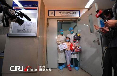 The 7-year-old Beijing girl infected with the H7N9 strain has been transferred from intensive care to an ordinary ward at Beijing Ditan Hospital.