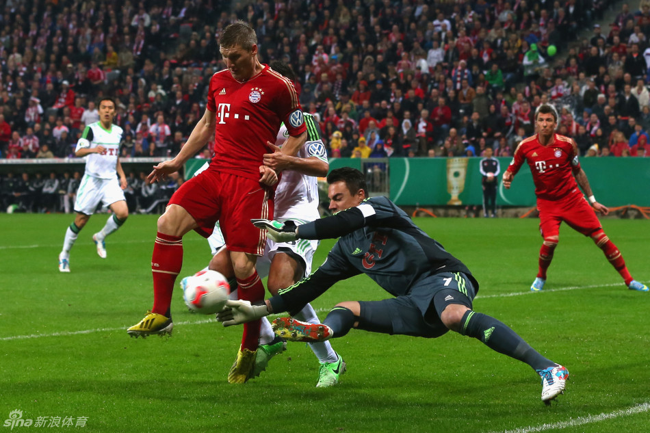 Bastian Schweinsteiger tries to dribble past Wolfsburg goalkeeper. 