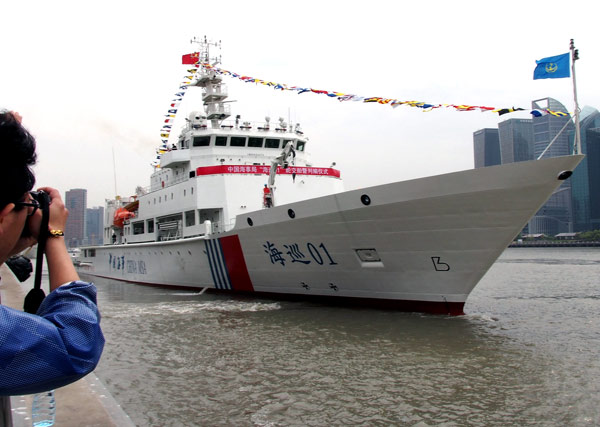 China's largest patrol and rescue vessel Haixun 01 makes sail from a port in Shanghai, April 16, 2013. [Photo/Xinhua]